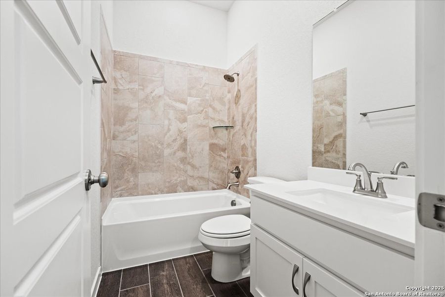 Furnished interior view inside a new home in Village at Three Oaks, Seguin (Image 7). Furnished interior view inside a new home in Village at Three Oaks, Seguin (Image 7).