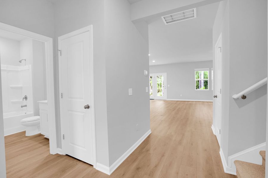 Spacious, unfurnished interior of a new home in Bradford Pointe, Summerville (Image 33).