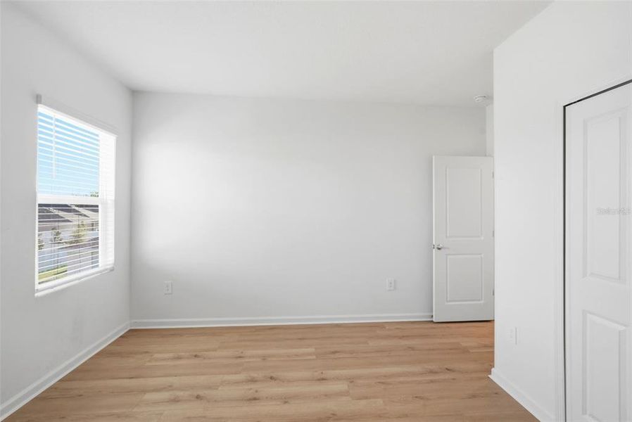 Spacious, unfurnished interior of a new home in , Debary (Image 34).