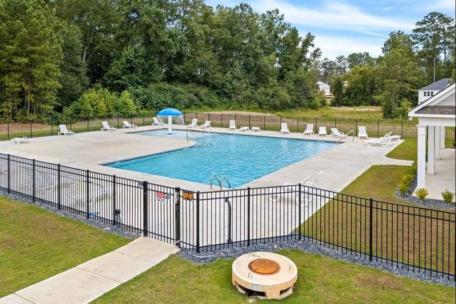 Community amenities in Crossvine Village, LaGrange (Image 5).