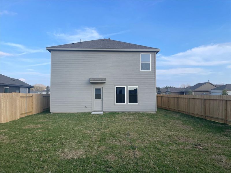 Exterior details and patio area of a home in Valor Park, Bay City (Image 2).
