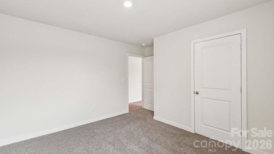 Spacious, unfurnished interior of a new home in Sonoma Hills, Charlotte (Image 30).