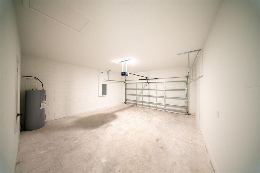 Spacious, unfurnished interior of a new home in , Ocala (Image 16).