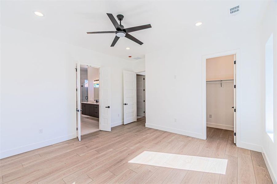 Spacious, unfurnished interior of a new home in , Dallas (Image 27).