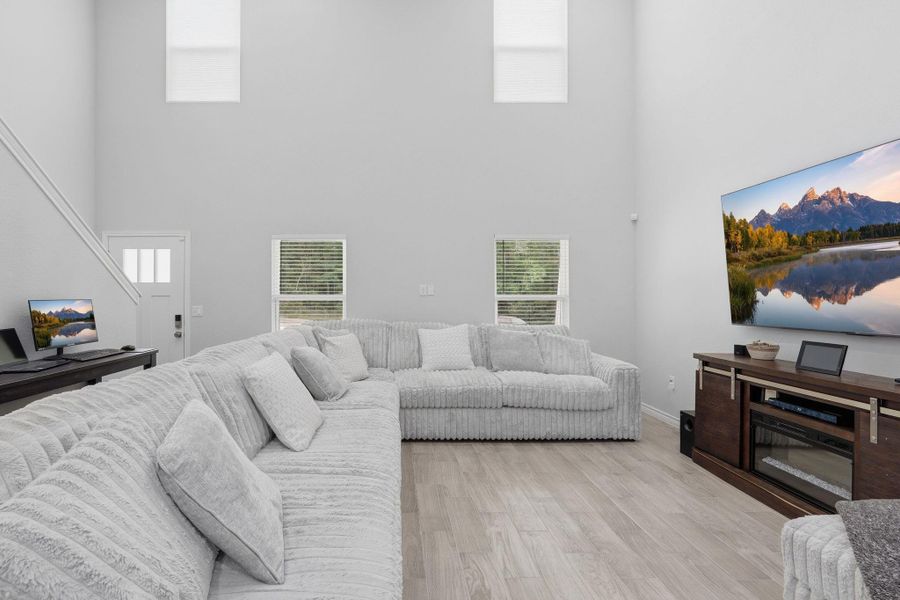 Furnished interior view inside a new home in Arrowhead Lakes, Willis (Image 4).