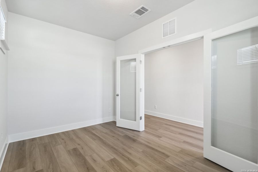Spacious, unfurnished interior of a new home in Comanche Ridge, San Antonio (Image 19).