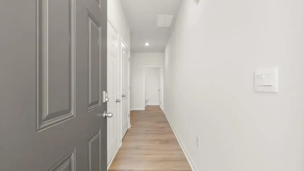 Spacious, unfurnished interior of a new home in , Gainesville (Image 12).
