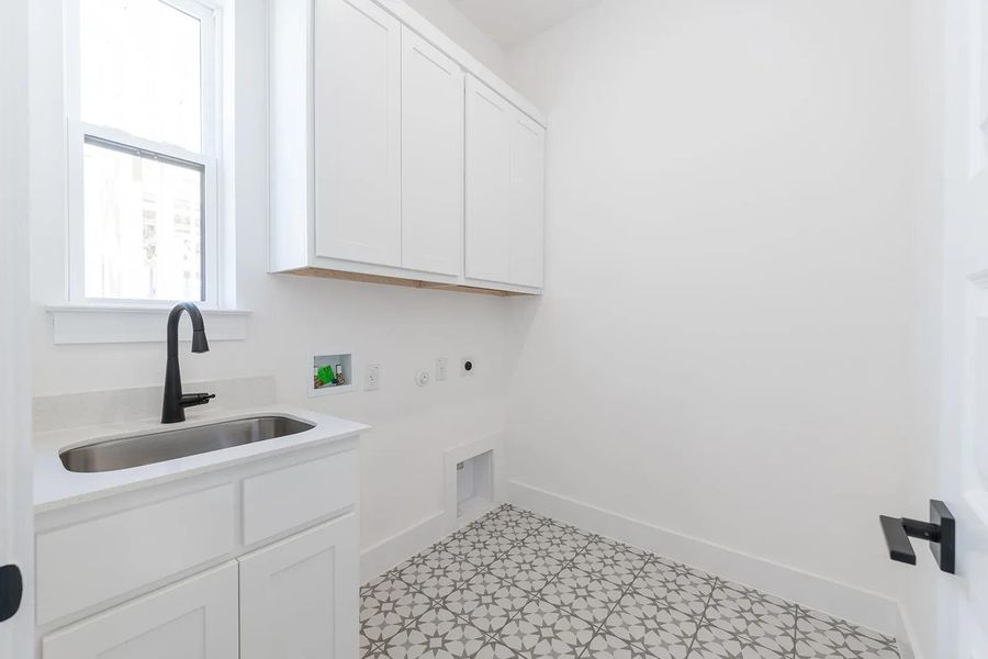 Lantana A laundry room