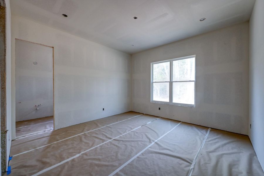 This secondary room is large enough for a king size bed and ultimate comfort with it's own en-suite bathroom.