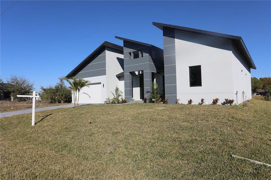 Exterior details and patio area of a home in , Port Charlotte (Image 33). Exterior details and patio area of a home in , Port Charlotte (Image 33).