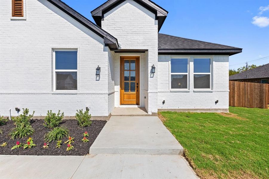 Exterior details and patio area of a home in , DeSoto (Image 30). Exterior details and patio area of a home in , DeSoto (Image 30).
