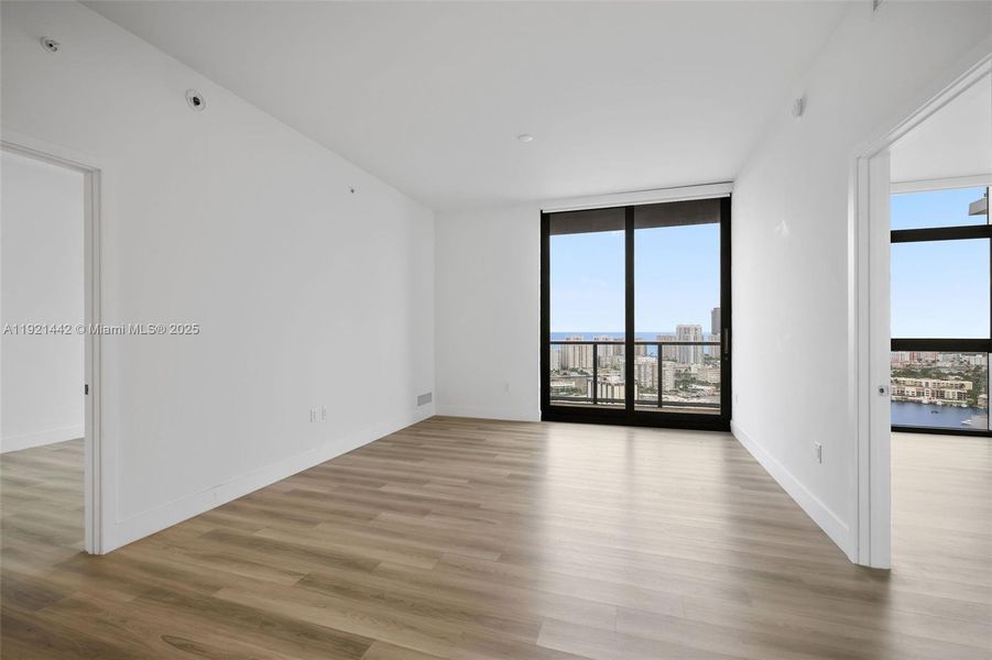 Spacious, unfurnished interior of a new home in , Hallandale Beach (Image 18).