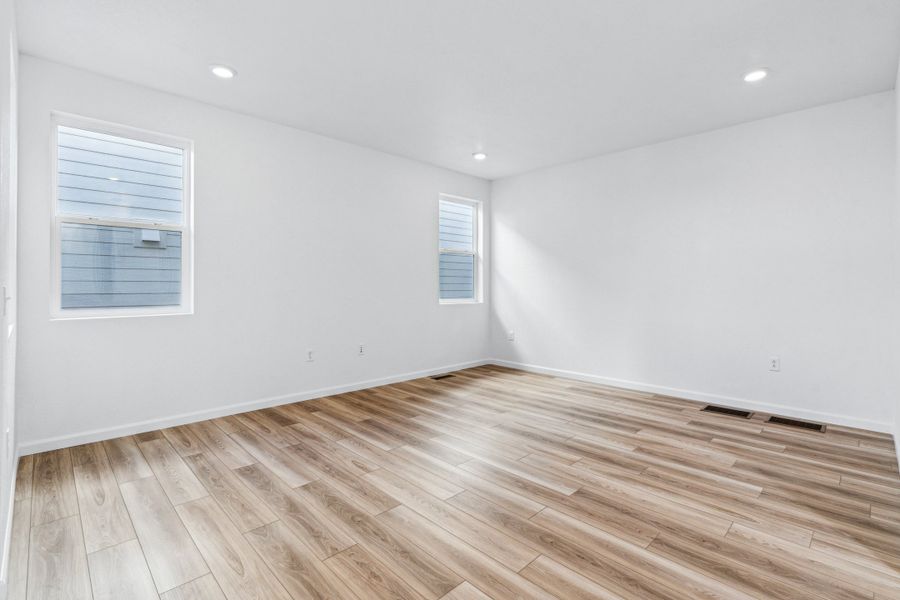Spacious, unfurnished interior of a new home in Farmlore, Brighton (Image 11).
