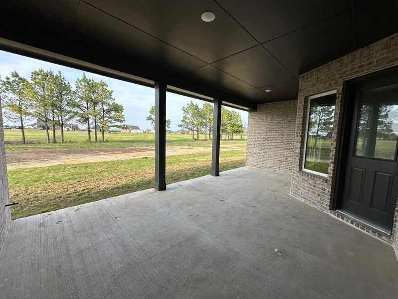 Exterior details and patio area of a home in , Leonard (Image 3).