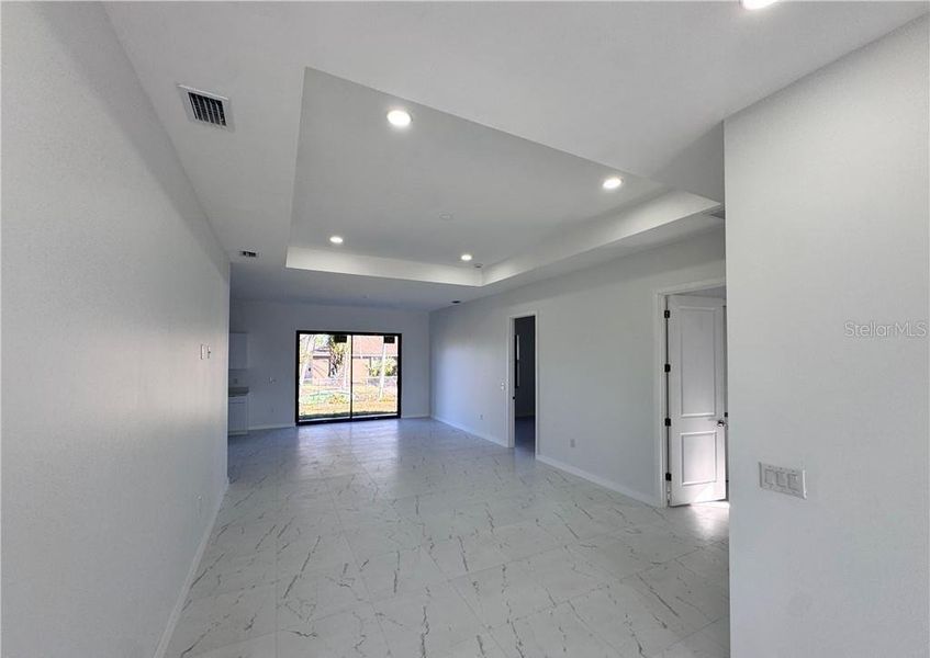 Spacious, unfurnished interior of a new home in , Cape Coral (Image 29).