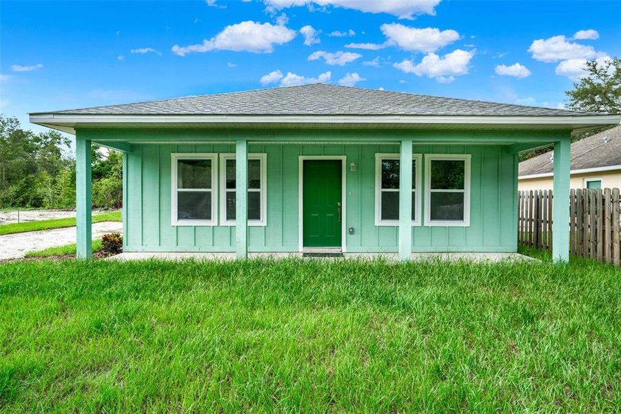 Bring your Rocking chairs for this Front Porch!