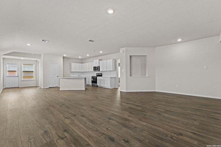 Spacious, unfurnished interior of a new home in High Garden, Comfort (Image 13).