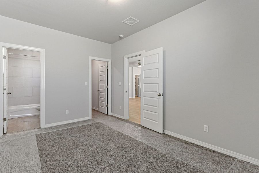 Spacious, unfurnished interior of a new home in Emerald Estates, Horizon City (Image 27). Spacious, unfurnished interior of a new home in Emerald Estates, Horizon City (Image 27).