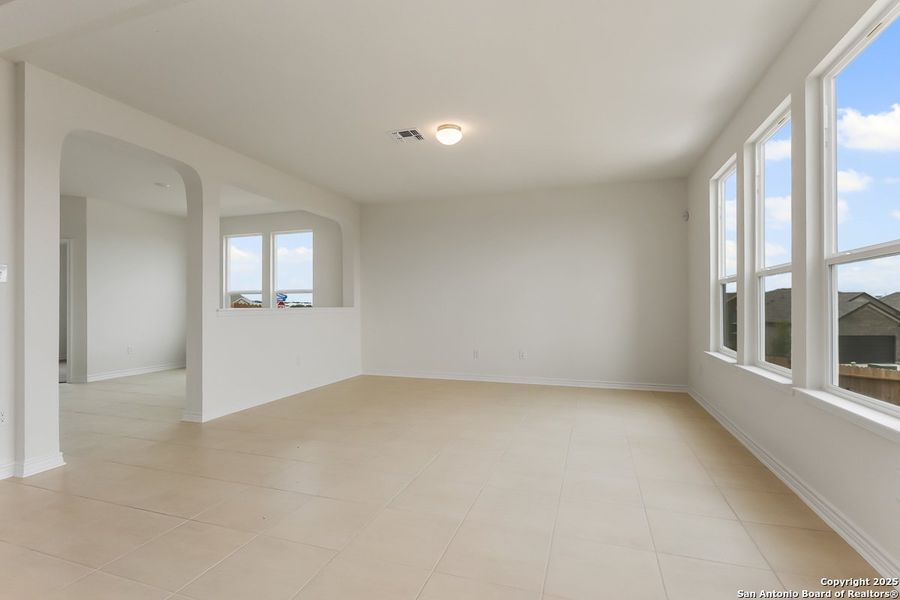 Spacious, unfurnished interior of a new home in Hidden Bluffs at TRP, San Antonio (Image 8).
