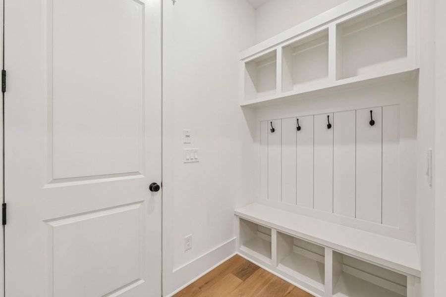 Spacious, unfurnished interior of a new home in White Post on Lake Lanier, Gainesville (Image 41).