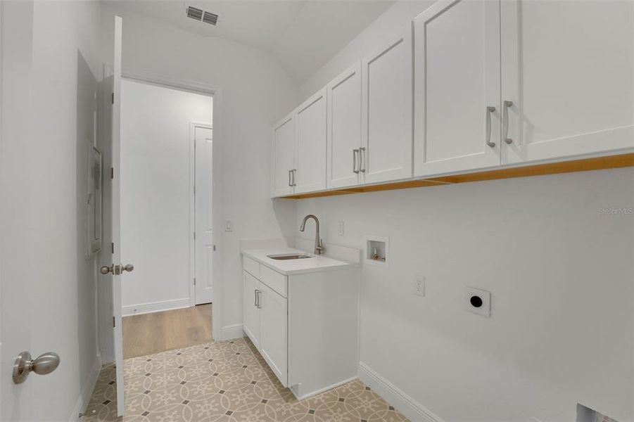 Furnished interior view inside a new home in Palms at Windermere, Windermere (Image 11).