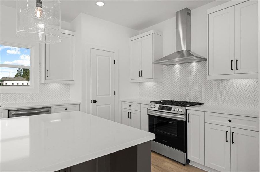 Furnished interior view inside a new home in King's Landing, Hapeville (Image 20).