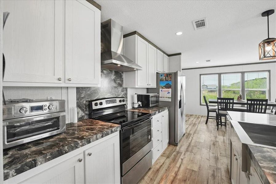 Furnished interior view inside a new home in , Cleburne (Image 19).