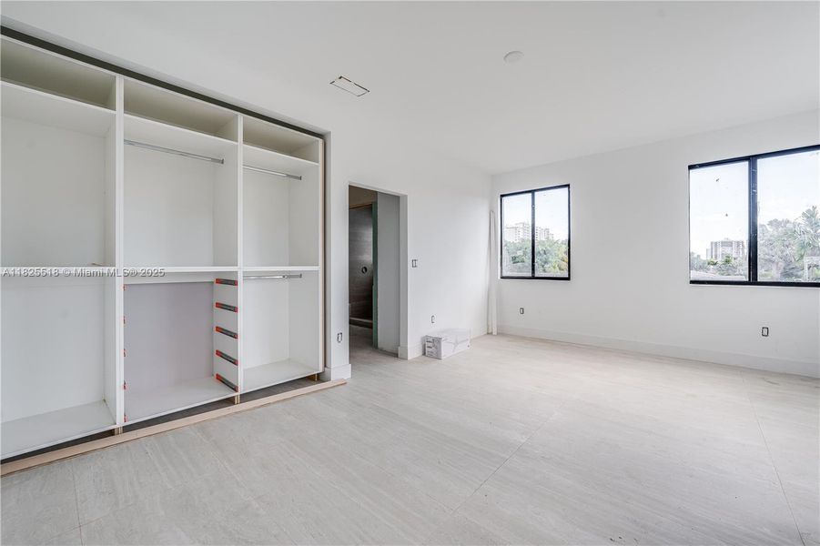 Spacious, unfurnished interior of a new home in , Miami (Image 9).