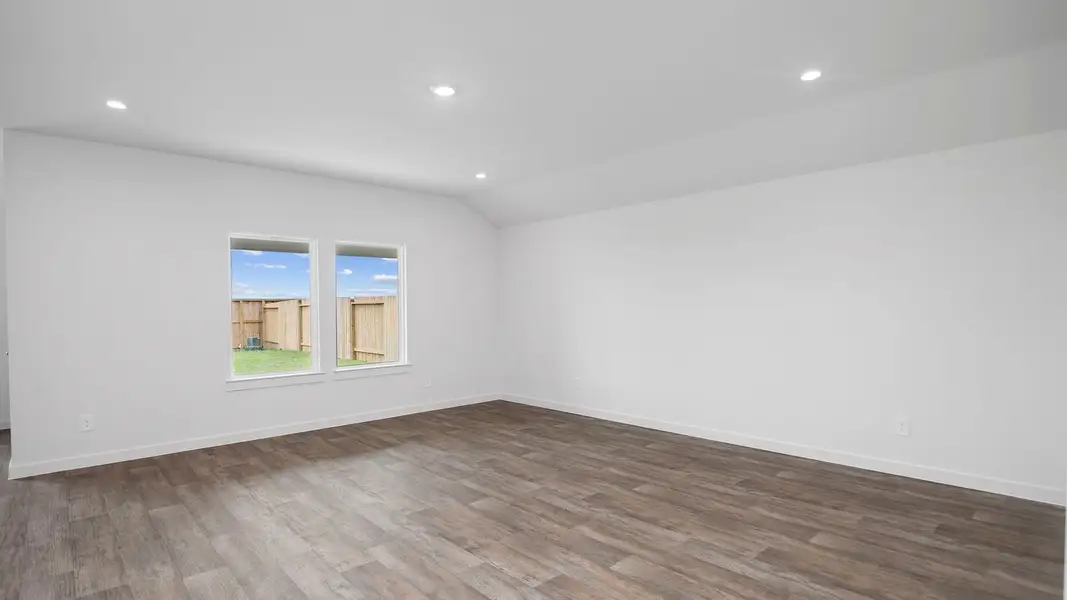 Spacious, unfurnished interior of a new home in Tamarron, Fulshear (Image 25).