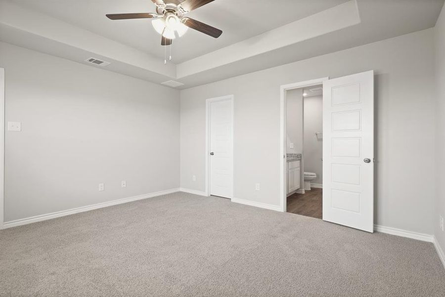 Spacious, unfurnished interior of a new home in Rocky Creek Crossing, Fort Worth (Image 7).