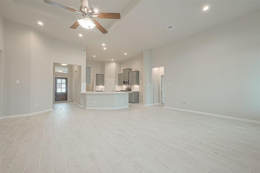 Spacious, unfurnished interior of a new home in River Ranch, Dayton (Image 19).