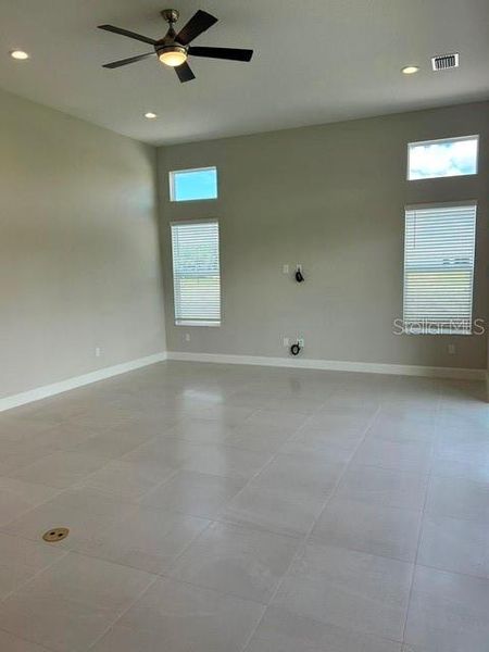 Spacious, unfurnished interior of a new home in Valencia Ridge (55+), Wesley Chapel (Image 15).