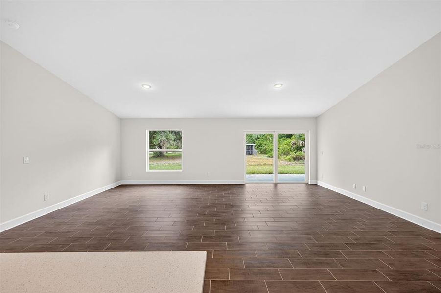 Spacious, unfurnished interior of a new home in , Port Charlotte (Image 10).