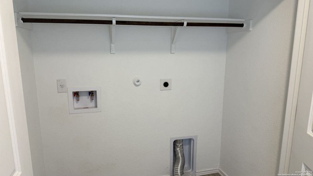 Spacious, unfurnished interior of a new home in , Bulverde (Image 15).