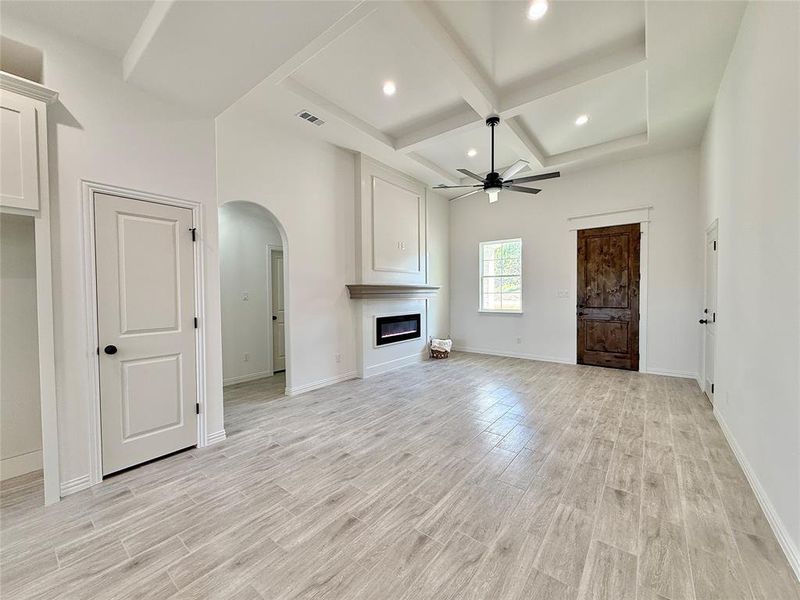 Spacious, unfurnished interior of a new home in , Granbury (Image 20). Spacious, unfurnished interior of a new home in , Granbury (Image 20).