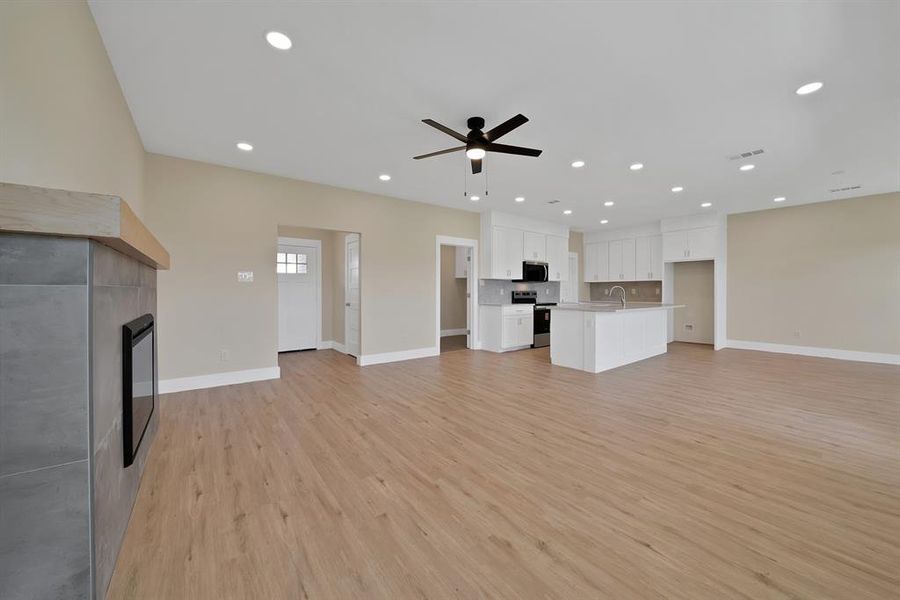Spacious, unfurnished interior of a new home in , The Colony (Image 25).