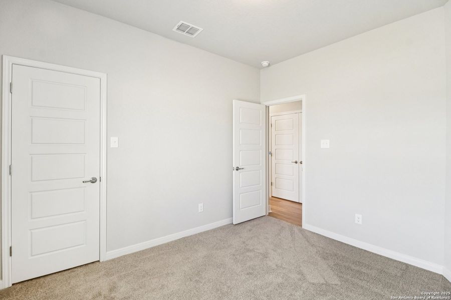 Spacious, unfurnished interior of a new home in Magnolia Village North, San Antonio (Image 20).