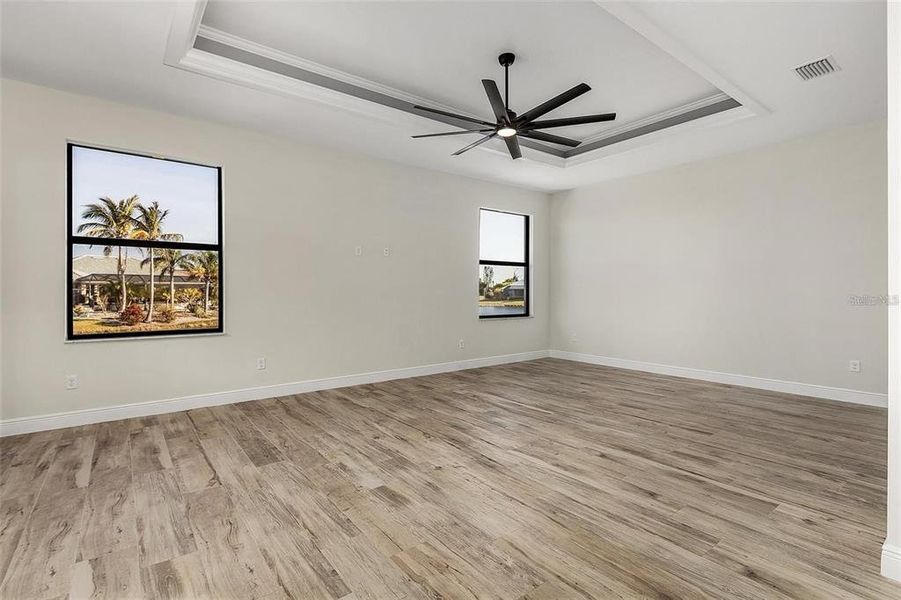 Spacious, unfurnished interior of a new home in , Punta Gorda (Image 6).