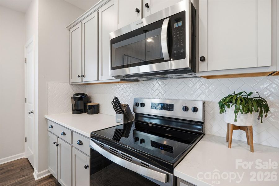 All appliances including refrigerator remain