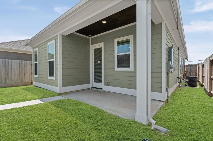 Exterior details and patio area of a home in , Pearland (Image 21).