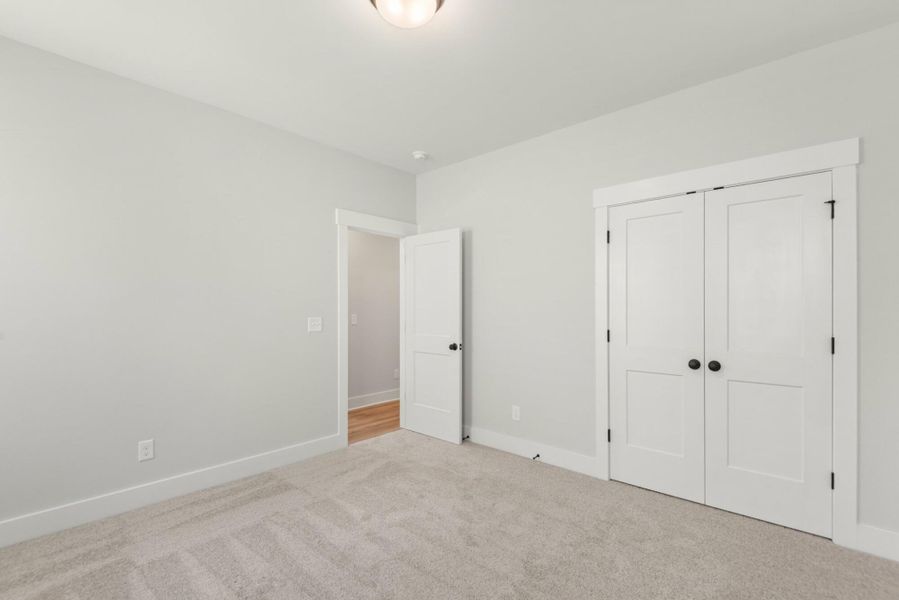 Spacious, unfurnished interior of a new home in Wexford, Elon (Image 22).