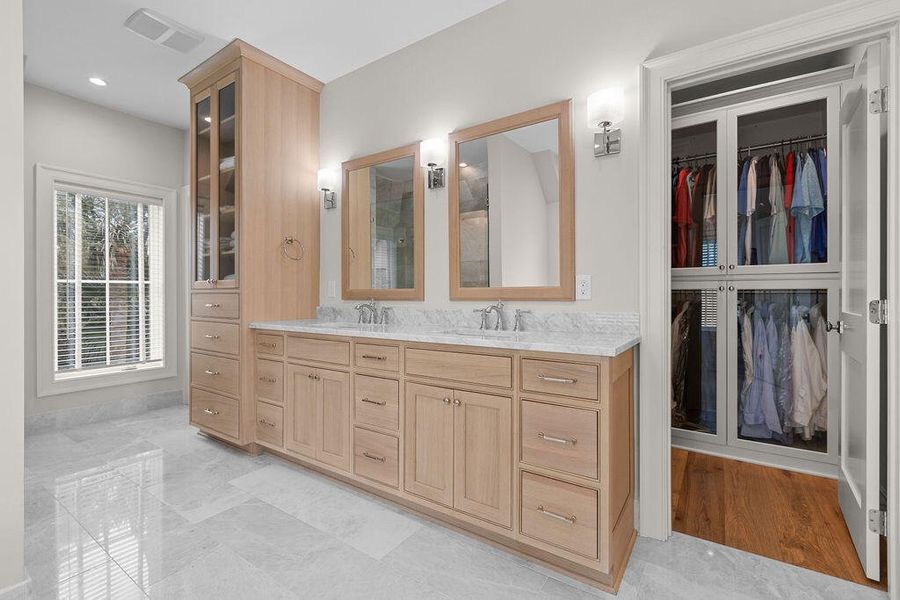 Furnished interior view inside a new home in , Kiawah Island (Image 38).