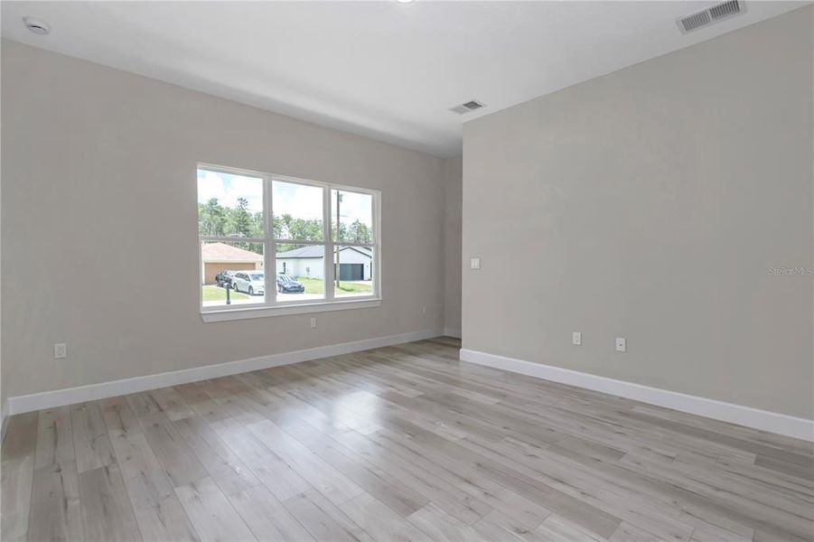 Spacious, unfurnished interior of a new home in , Ocala (Image 31).