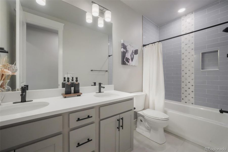 Furnished interior view inside a new home in , Monument (Image 6).