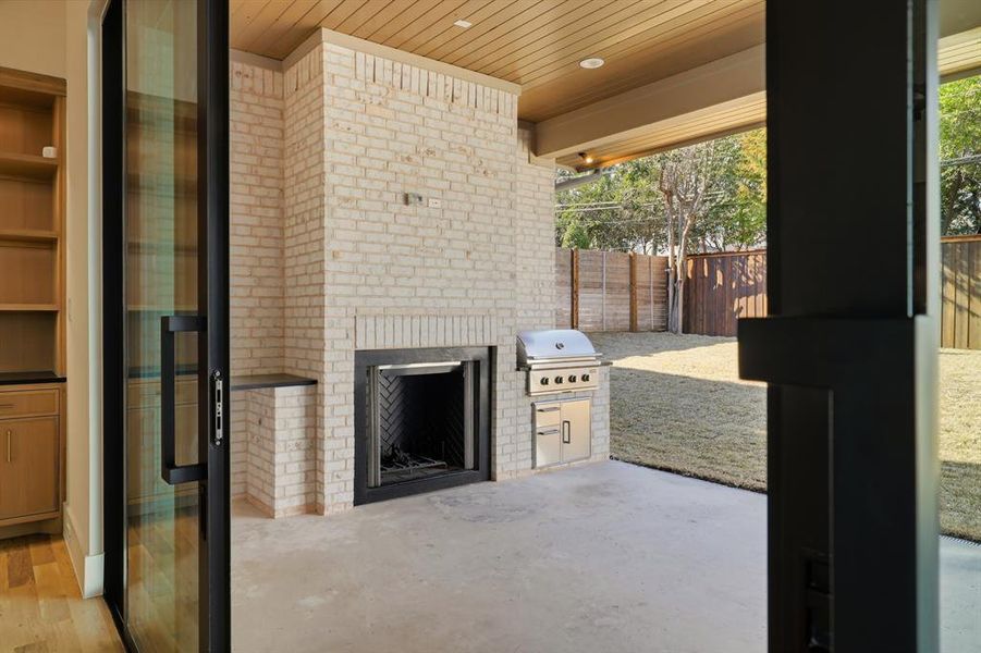 Exterior details and patio area of a home in , Dallas (Image 26).