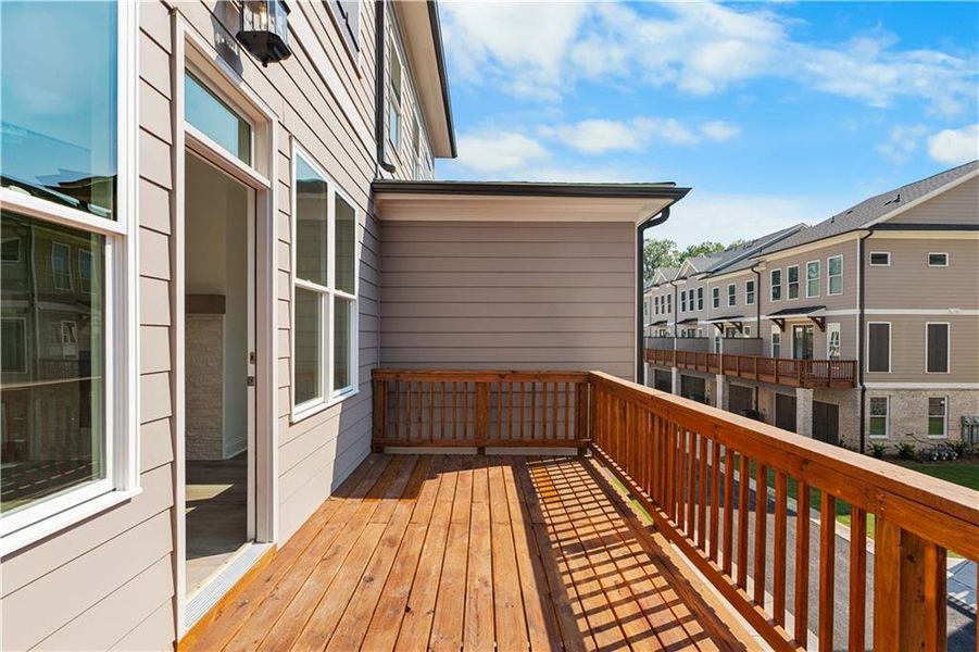 Exterior details and patio area of a home in Evanshire Townhomes, Duluth (Image 1).