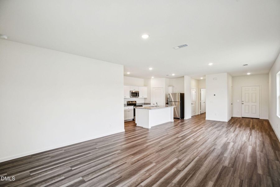 9-web-or-mls-Glimmer Plan 4107 Slow Cree 9-web-or-mls-Glimmer Plan 4107 Slow Cree