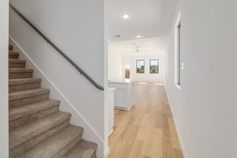 Spacious, unfurnished interior of a new home in Trinity Ranch, Elgin (Image 23).