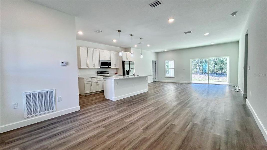 Spacious, unfurnished interior of a new home in , Ocala (Image 15).