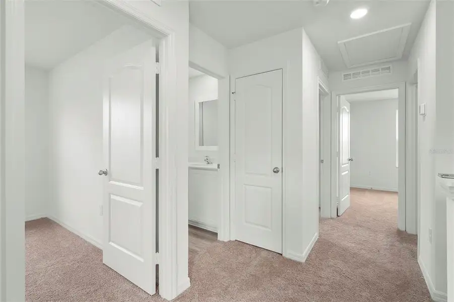 Spacious, unfurnished interior of a new home in , Astatula (Image 17).